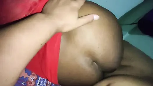 Mera bhabhi mujhe daily chotne deta hai