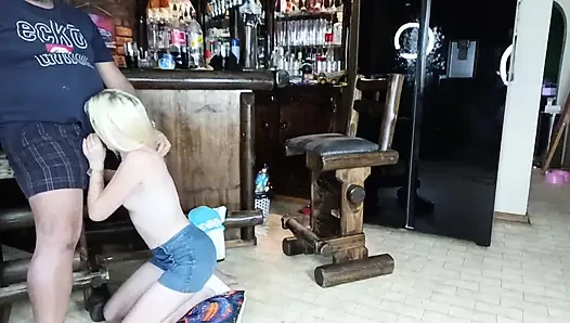 Face Fack 2 Cocks in 1 Blond