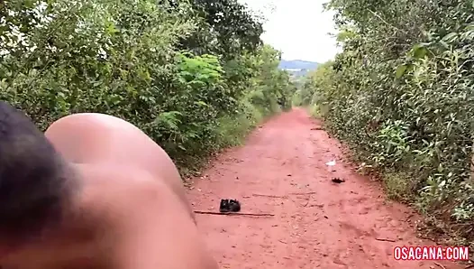 Kami bertemu dua gadis nakal di jalan