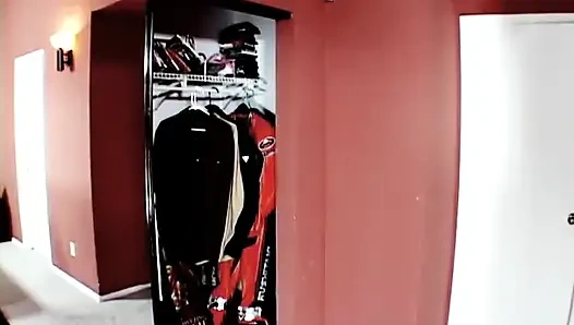 Adamın selofanla sarılmış kendi zenci bebeği sikiş seansı için kullanıma hazır