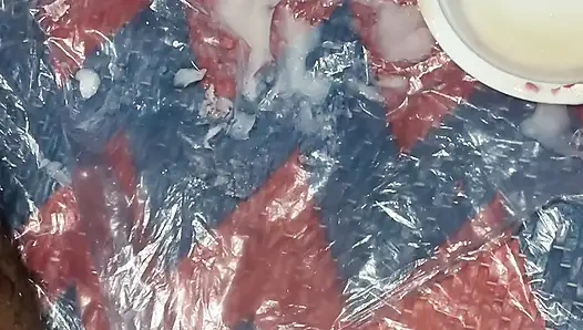 18 yaşındaki adam büyük yarak ve 100 gm döl. Kadınlar için çok lezzetli sulu lezzetli. Çok lezzetli. Gel ve büyük yarağın tadına bak