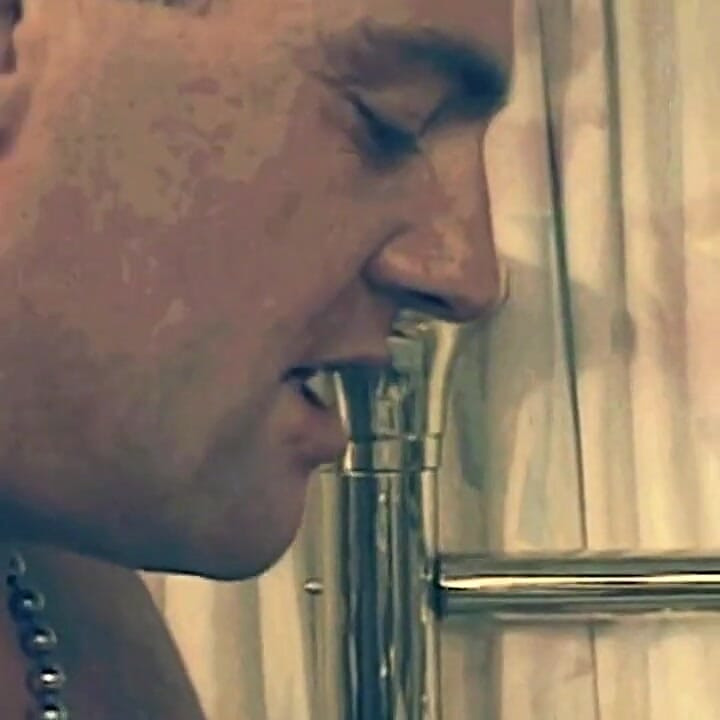 Vintage πορνό μιας ξανθιάς που αυνανίζεται, γαμιέται και χύνει στον κώλο