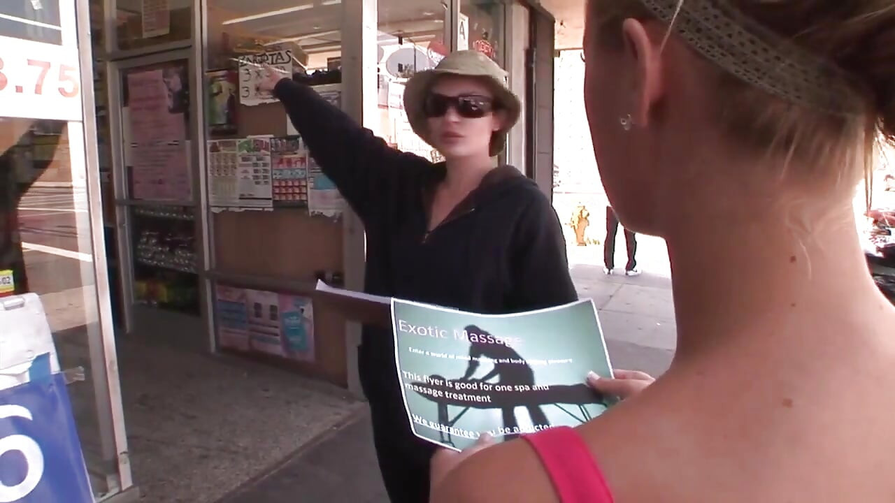 हॉट मसाज के लिए सुनहरे बालों वाली हॉट हसीना