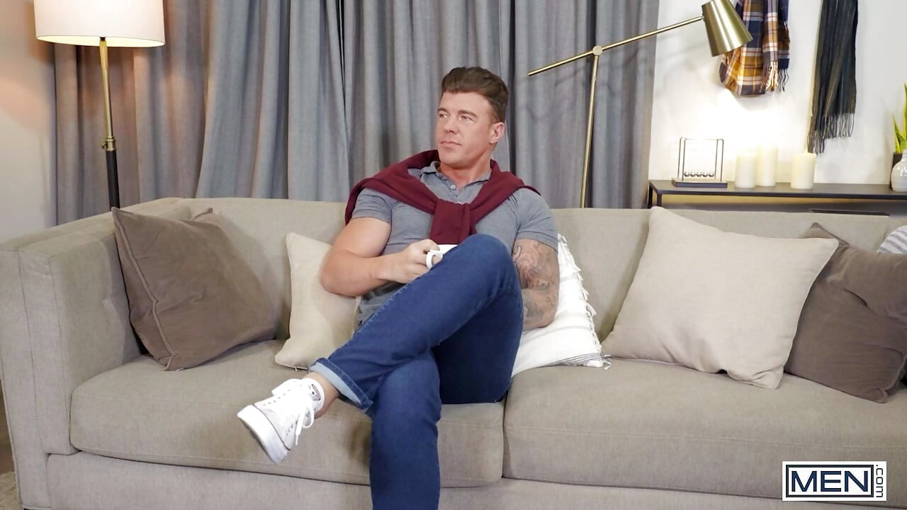 MUŽI - Andy Taylor propadne stropem a přistane na tlustém tvrdém ptákovi JJ Knighta