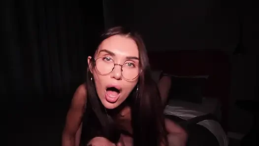 Aku Membujuk Seorang Bintang Porno Untuk Merekam Denganku Dan Merekam Videonya Di Kamar Hotel.