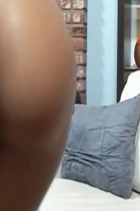 Tante seksi kulit hitam melrose foxxx lagi asik nyepong kontol raksasa pria kulit hitam dan dientot habis-habisan di seks threesome