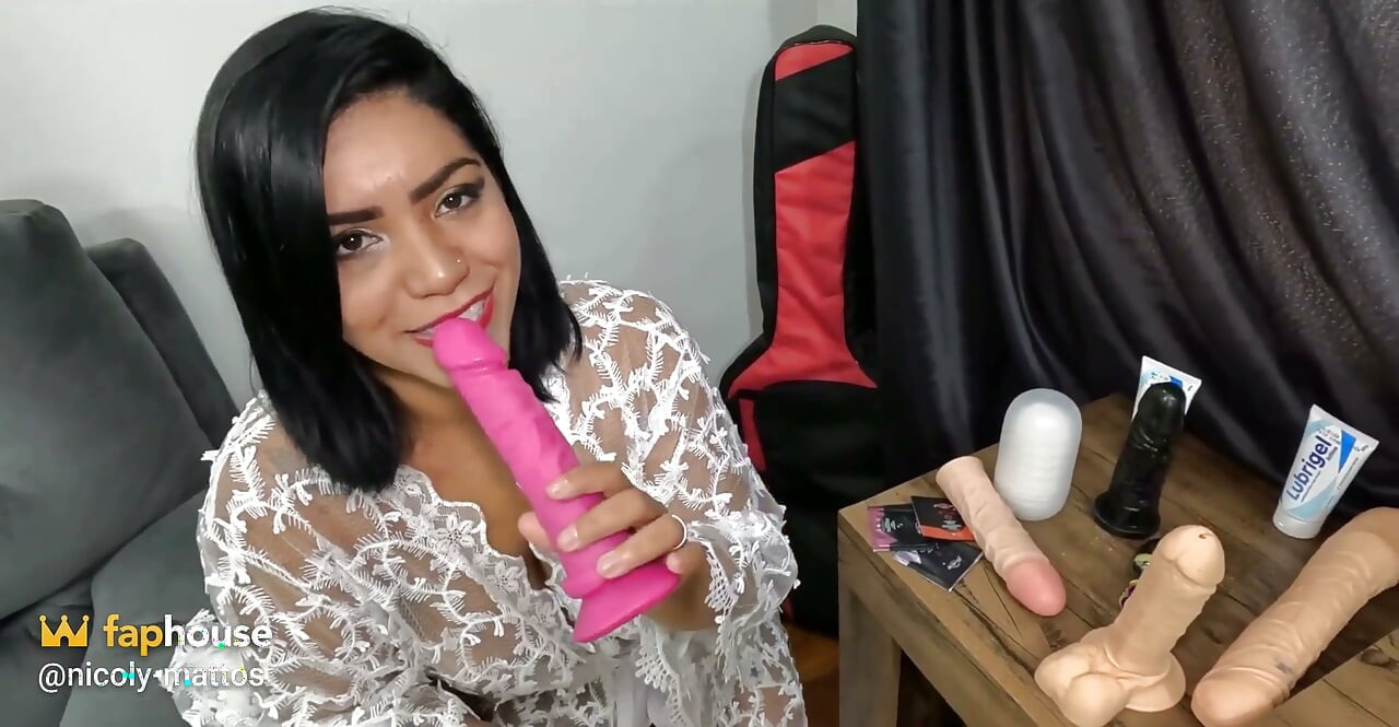 Profesorul a primit un plug uriaș în fund și o baie de spermă de la elev