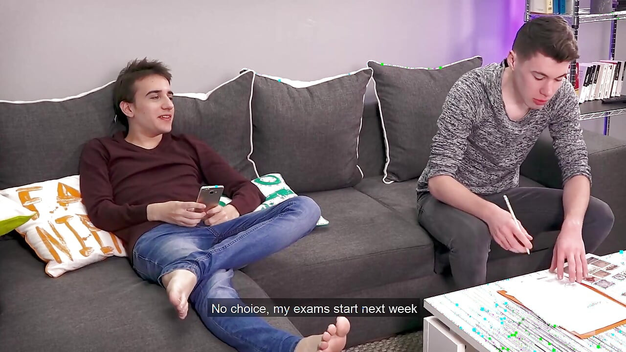 Twinks tienen sexo de revisión la noche antes de los exámenes