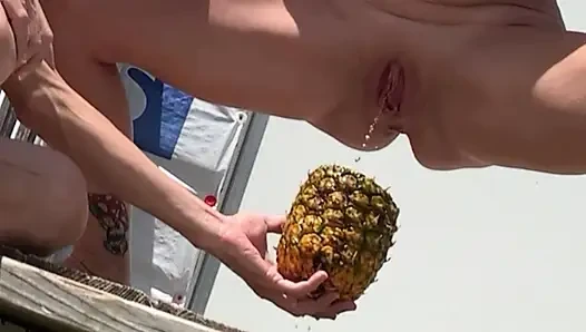 19yo boy drinks her pee from pineapple