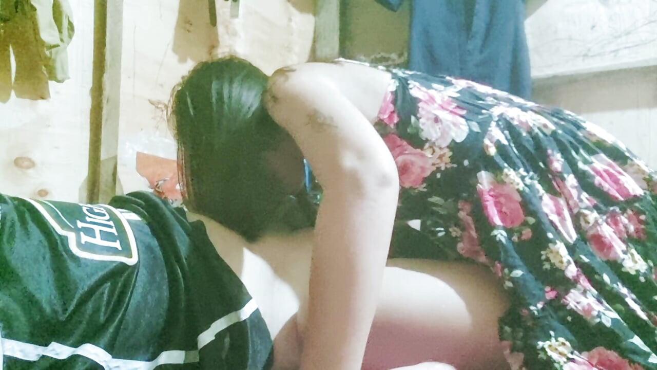 Filipina wife share pussy with her college friend