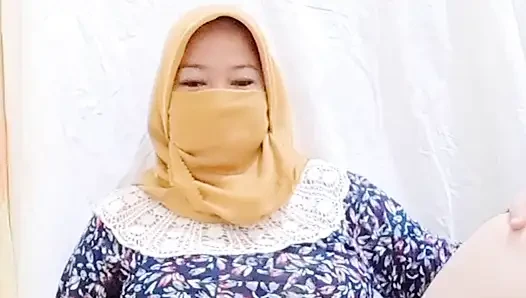 Gadis India 18 tahun dengan toket besar yang hot