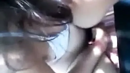 Gorąca n.indian dziewczyna czyści swoją cipkę po ostrym ruchaniu z chłopakiem