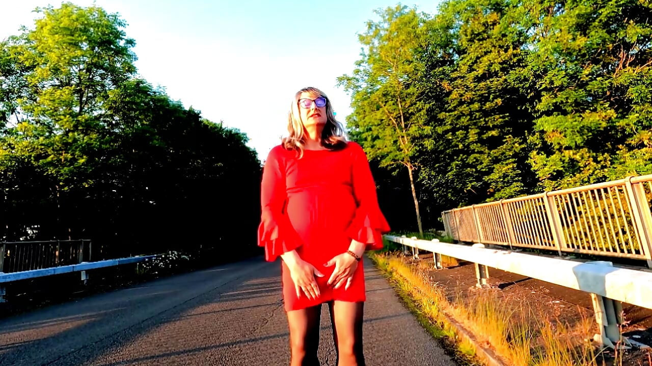 业余变装者kellycd2022在阳光下自慰