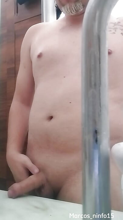 I Was Caught Inside the Public Bathroom at the 2-star Hotel Where I Stayed in Belo Horizonte, the Gu