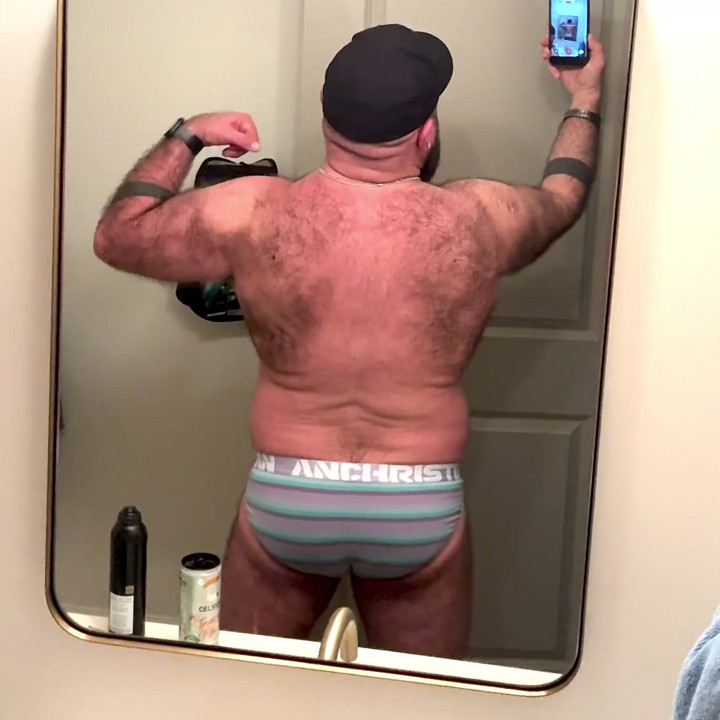 Um pouco de bunda ...