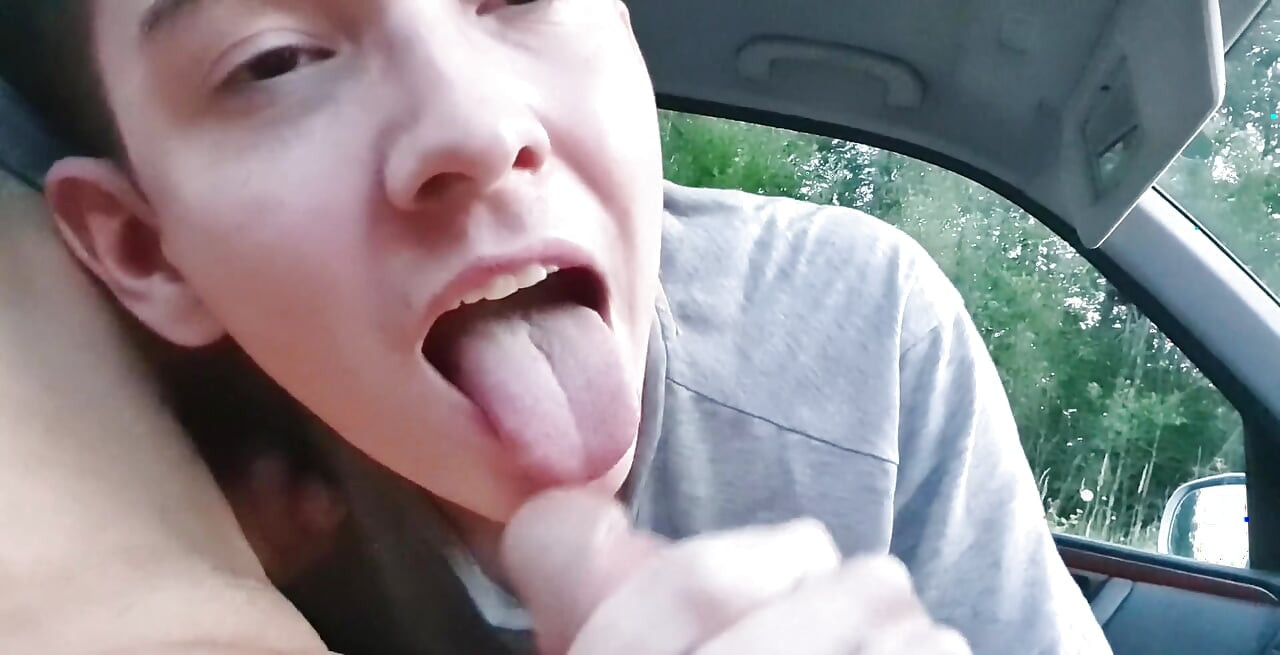 車の中で男をイクまでフェラする - Prettyboi2000x