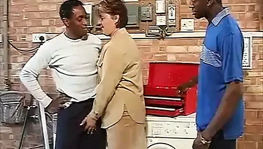 Британские приключения Big Omar: гэнгбэнг с домохозяйками (2003)
