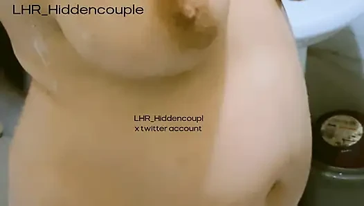Mergokin istriku yang masih muda lagi mandi - exclusive cam!