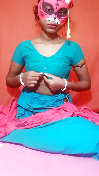 Bengalski niezadowolona mleczna bhabhi fingaring i pokazywanie kochankowi z Sari