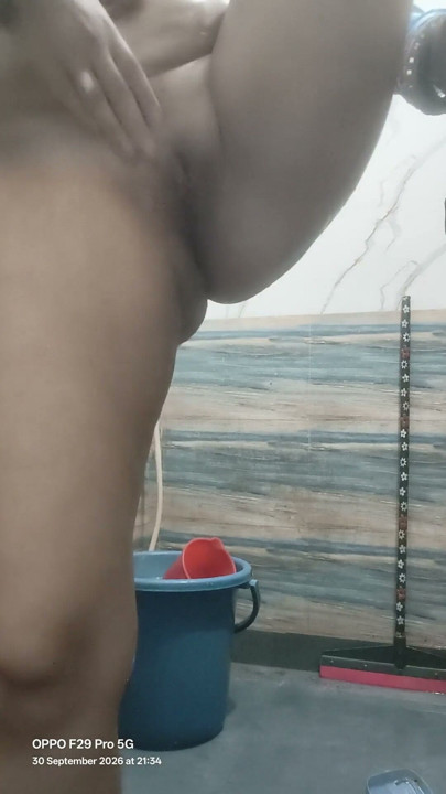 Desi bhabhi taking shower showing boobs pussy | Clip 3