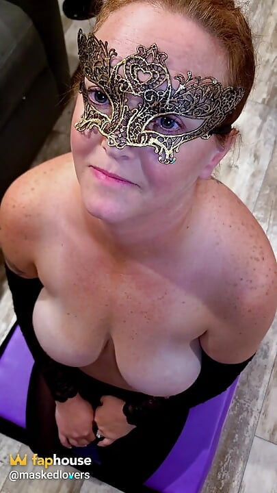 Hotwife Bella May Laging Handa na Lumuhod para sa Blowjob at Punuin ng Tamod
