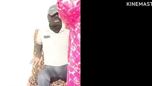 Meena sama kurir seks saat dia lagi nggak punya uang