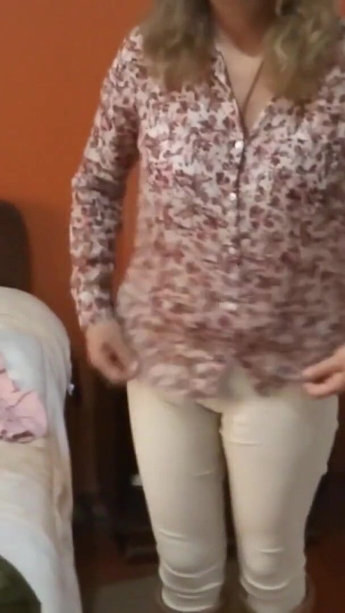 Beautiful Latina stepmother showing off erotically to get cocks rock hard. | Clip 2