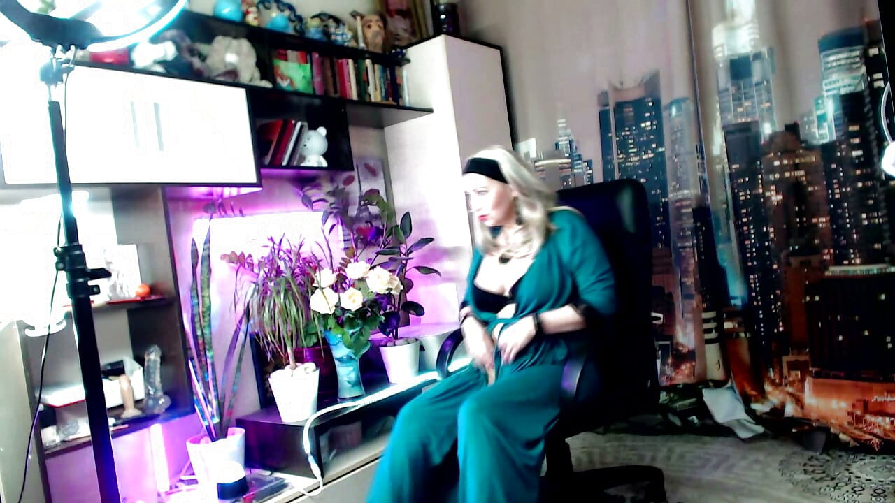Một con điếm trưởng thành, người mẫu webcam, bú cu chồng sau các buổi riêng với người lạ.!. (27)