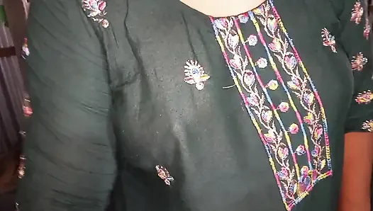 Üvey oğul evde üvey anne köyünü sikiyor