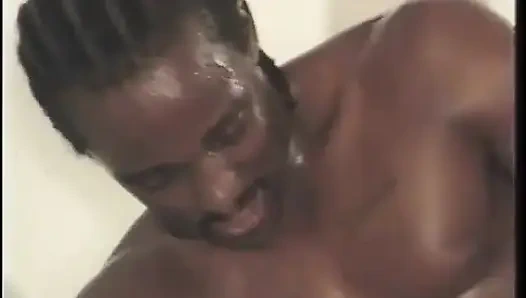 Возбужденный ебарь обожает это, когда он по очереди шпиляет двух сексуальных крошок