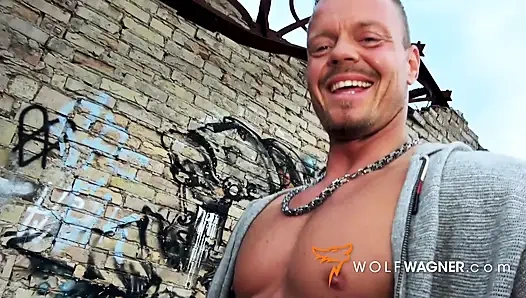 Грязный рискованный секс на улице с грязной немецкой милфой