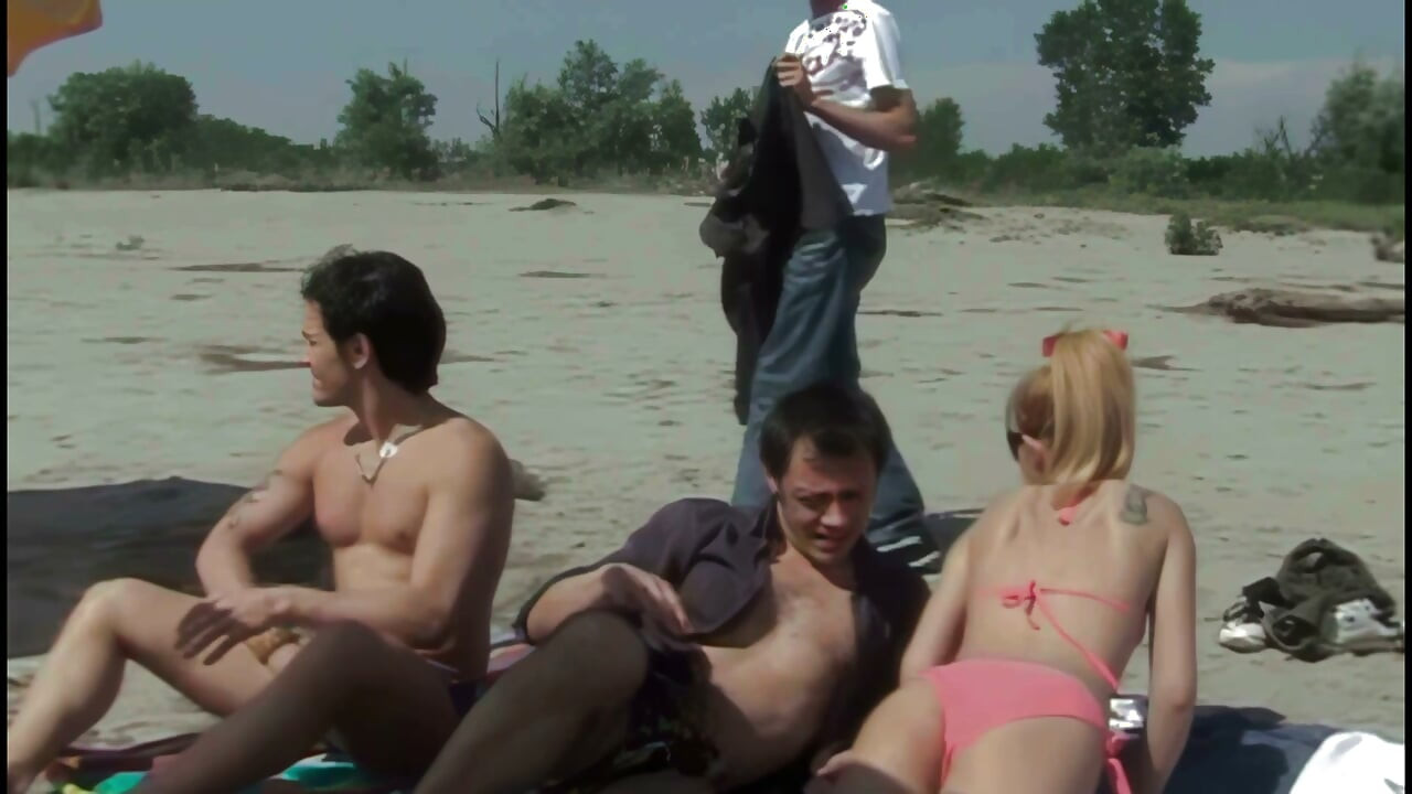 Orgasmo En La Playa Con Los Amigos De Mi Novio