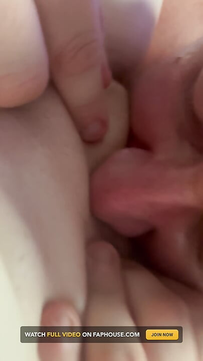 Licking Until She Cums. I Let Her Squirt at the End and Then Quickly Taste Her Pussy