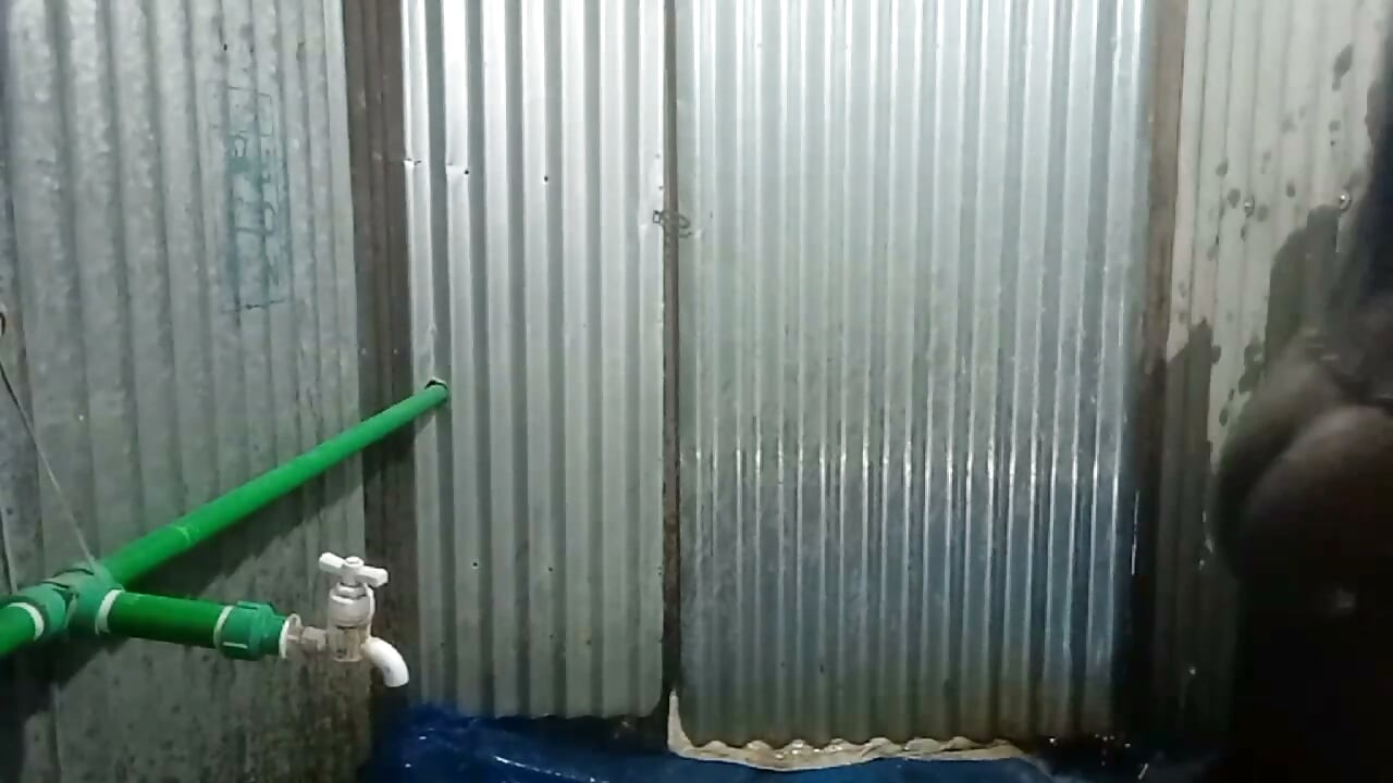 淋浴性爱视频
