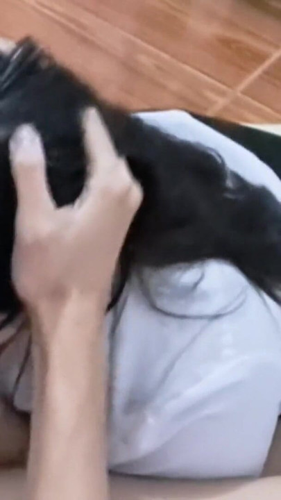 Tajlandsku studenticu udarila je splav s mlijekom. | Isječak 2