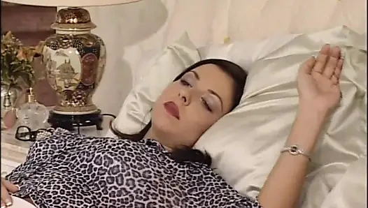 Büyük memeli inanılmaz seksi sekreterler büyük yaraklarla sikiliyor