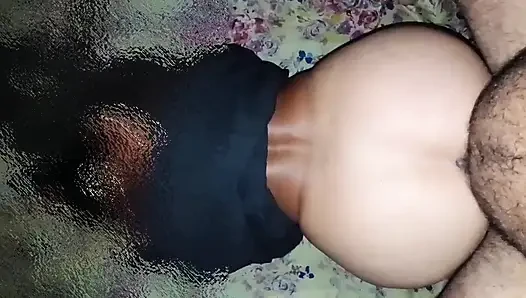 Üvey erkek kardeş üvey kız kardeşinin amını sikiyor