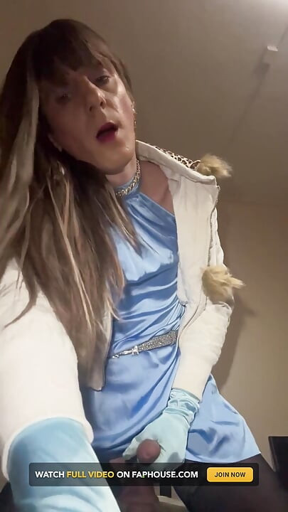 Jess Silk dildoya biniyor