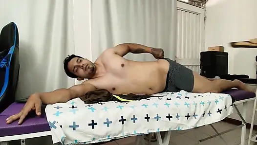 ICH MASSIERE MICH SELBST UND LUTSCHE ES DANN