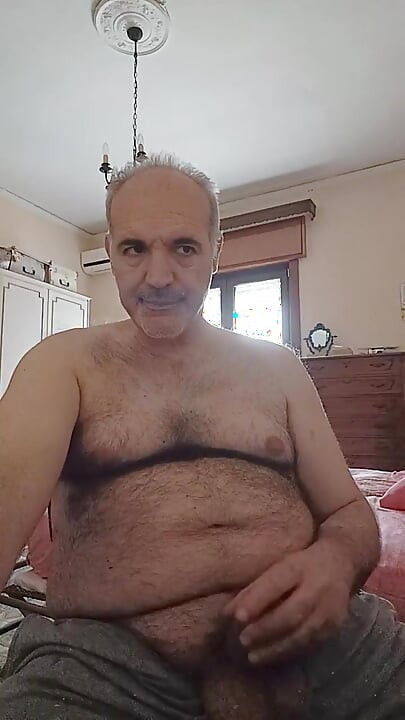 Îl vrei pe tatăl vitreg al acestui porc