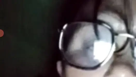 Kendi kendime zevk alıyor, amımı parmaklıyorum