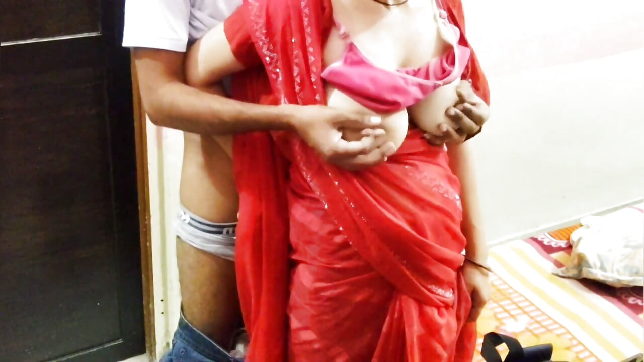 Sex Ki Pyasi Indian Desi Bhabhi Ne Chupke Se Padosi Ke Bade Lund Se Chut Ki Chudai Karwayi Or Lund Ka Pani Chut Per Nikala.