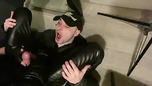 Deri Haydut Deri İbne Sert Sikikleri Bölüm 1