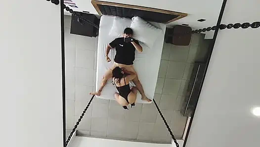 BAGIAN SATU latina cantik suka bercinta.. Cowok ini nyepong kontol dan ngentot pantatnya habis-habisan sampai dicrot di dalam