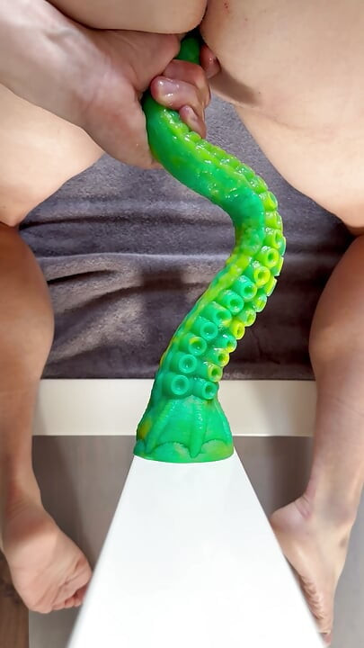 Alien Dildo Anal