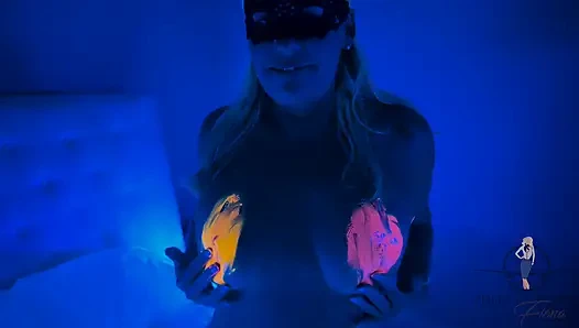 Işıklar Aşağı, Parlıyor