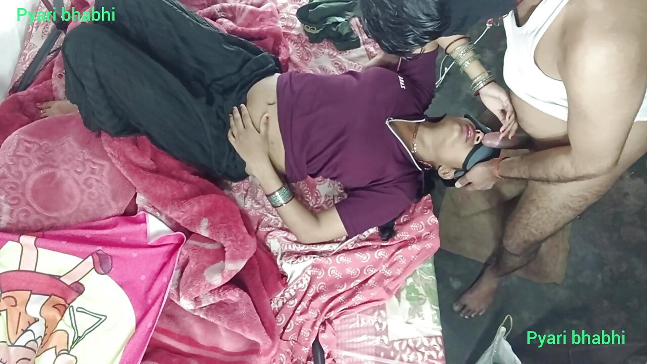 Rumpe fitte jævla kuk suger fitte suger bryster suger melk fra brystet og sitter på kuken i doggy style og ligger rett på hindi lyd