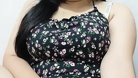 Kakak cantik berpayudara besar baru datang dari desa kecil