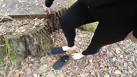 Schamlippen und Brüste schlagen in der Natur