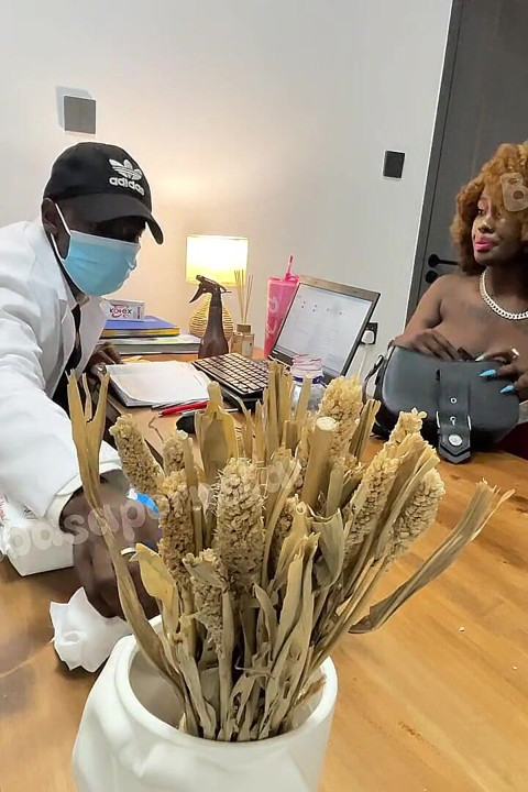 음란한 의사와의 발정난 환자 애널 섹스